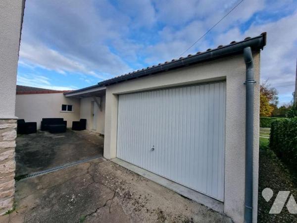 À vendre à Romorantin (41),  cette maison située dans un environnement calme, offre un cadre de...