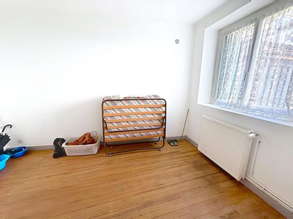 MAISON DES ANNÉES 60 DIVISÉE EN DEUX T3 AVEC GARAGES ET JARDIN INVESTISSEMENT LOCATIF SÉCURISÉ