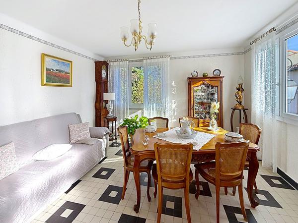 MAISON DES ANNÉES 60 DIVISÉE EN DEUX T3 AVEC GARAGES ET JARDIN INVESTISSEMENT LOCATIF SÉCURISÉ