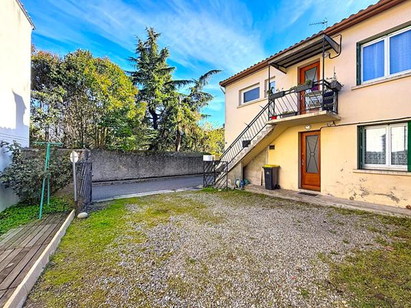 MAISON DES ANNÉES 60 DIVISÉE EN DEUX T3 AVEC GARAGES ET JARDIN INVESTISSEMENT LOCATIF SÉCURISÉ