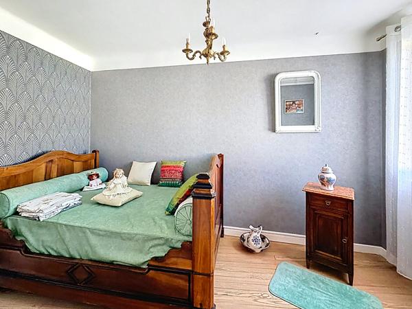 MAISON DES ANNÉES 60 DIVISÉE EN DEUX T3 AVEC GARAGES ET JARDIN INVESTISSEMENT LOCATIF SÉCURISÉ