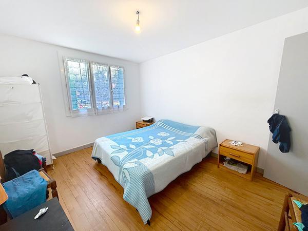 MAISON DES ANNÉES 60 DIVISÉE EN DEUX T3 AVEC GARAGES ET JARDIN INVESTISSEMENT LOCATIF SÉCURISÉ