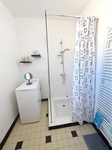 MAISON DES ANNÉES 60 DIVISÉE EN DEUX T3 AVEC GARAGES ET JARDIN INVESTISSEMENT LOCATIF SÉCURISÉ