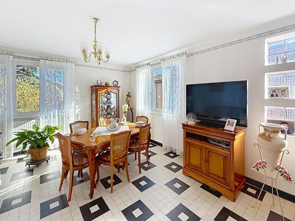 MAISON DES ANNÉES 60 DIVISÉE EN DEUX T3 AVEC GARAGES ET JARDIN INVESTISSEMENT LOCATIF SÉCURISÉ