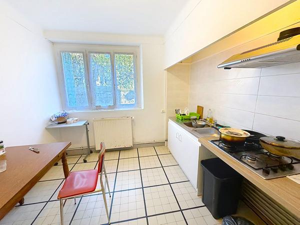 MAISON DES ANNÉES 60 DIVISÉE EN DEUX T3 AVEC GARAGES ET JARDIN INVESTISSEMENT LOCATIF SÉCURISÉ