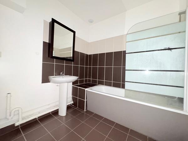 A louer Appartement T3 dans résidence sécurisée et place de parking couverte