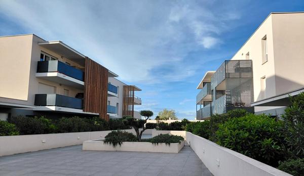 NARBONNE. Appartement T3 avec terrasse 18m² et parking sous-terrain