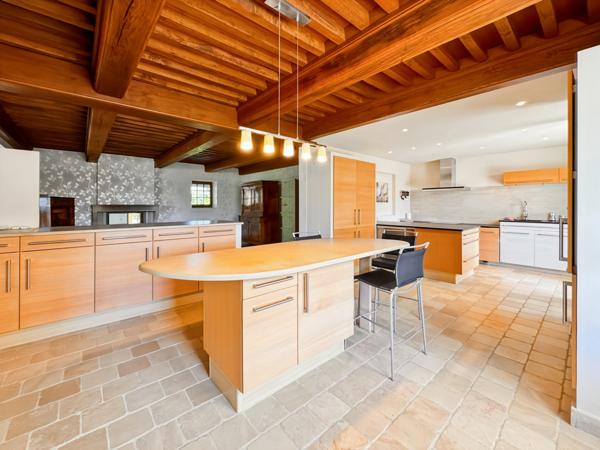 Maison à vendre 11 pièces proche de LA CLAYETTE (71) 346m² - 6 chambres - dépendances - piscine - terrain 14178 m²
