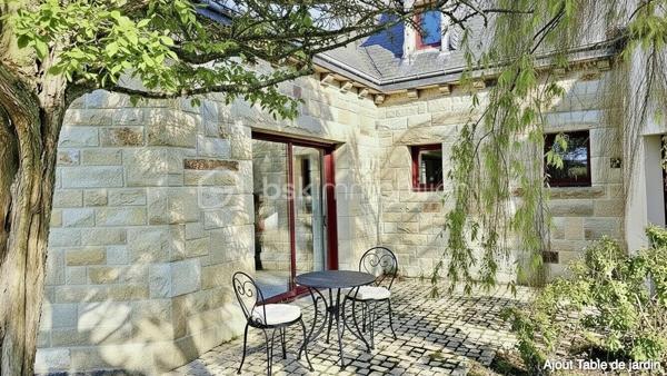 De la maison à la plage à pied, vivez des moments extraordinaires ! 
Édifiée sur les hauteurs de PLÉNEUF-VAL-ANDRÉ, ville ayant reçue le Label Argent GREEN DESTINATIONS, découvrez cette superbe maison VUE MER, calme, lumineuse, toute proche de l'une des dix plus BELLES PLAGES de BRETAGNE.

En rez de jardin, le hall d'entrée mène dans un vaste espace de 58 m2 environ où le salon séjour avec cheminée et la cuisine s'ouvrent sur la véranda de 20 m2. Ici, vous pouvez apprécier les couchers du soleils scintillant sur la mer, profiter pleinement de l’harmonie des couleurs océaniques en toutes saisons.
À ce niveau, vous trouvez un toilette avec lave-mains et un bureau 9m2 ou chambre. 

L'étage est composé de trois grandes chambres dont une très grande. Chacune d'entre-elles est équipée d'une salle de bain ou bien d'une salle d'eau privative. 
Une petite pièce avec toilette et point d'eau complète l'étage.

Les ATOUTS de ce bien :

* Terrain 953 m2 constructible - Zone UC - Piscinable

* Confort du plancher chauffant très basse température 

* Cheminée avec insert

* Luminosité exceptionnelle - grandes fenêtres-baies 

* 3 chambres de plus de 20m2 avec espaces sanitaires privatifs 

* 1 petite chambre de plain-pied - extension possible avec espace privatif SDE ( 17 m2)

* Système pour aspiration centralisée

* Grand garage – atelier - buanderie & douche

* À proximité du littoral - plages - sentiers côtiers et de toutes commodités - Station balnéaire & Terrain de Golf de Pléneuf-Val-André, l'un des plus beaux parcours de France

Pour visiter cette belle maison prenez dès à présent votre rendez-vous. 
Marie-Thérèse VALLADON  - Tel : 07 49 72 89 43 - 22800 Quintin 
Disponible du lundi au samedi de 9 h à 12 h et de 13 h 30 à 19 h.

--