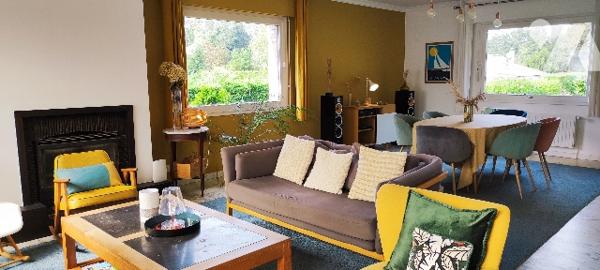 Villa de 190m² aux beaux volumes avec vaste terrain boisé à CUCQ