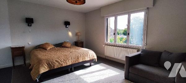 Villa de 190m² aux beaux volumes avec vaste terrain boisé à CUCQ