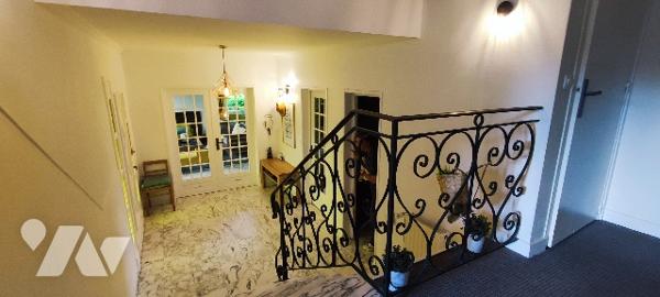 Villa de 190m² aux beaux volumes avec vaste terrain boisé à CUCQ