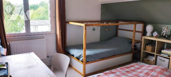 Villa de 190m² aux beaux volumes avec vaste terrain boisé à CUCQ