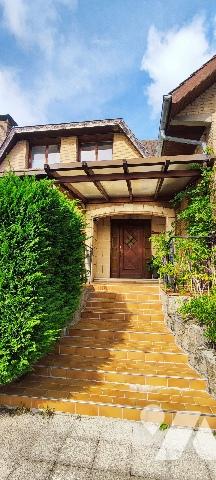 Villa de 190m² aux beaux volumes avec vaste terrain boisé à CUCQ