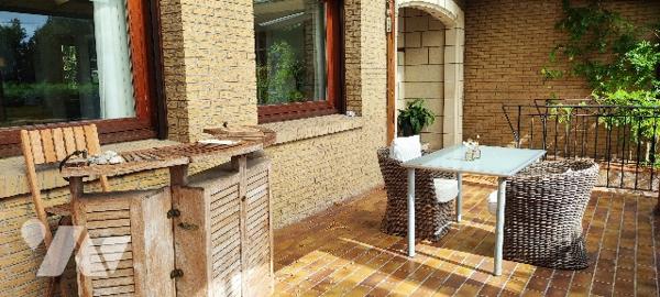 Villa de 190m² aux beaux volumes avec vaste terrain boisé à CUCQ