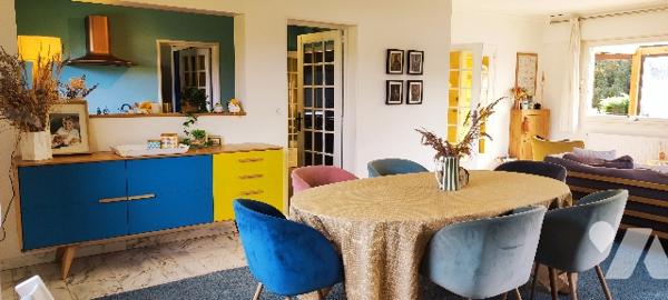 Villa de 190m² aux beaux volumes avec vaste terrain boisé à CUCQ