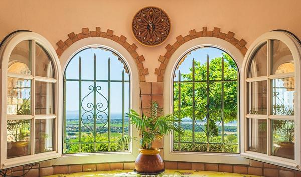 Villa d’artisan en pierres de Bormes et sa vue époustouflante