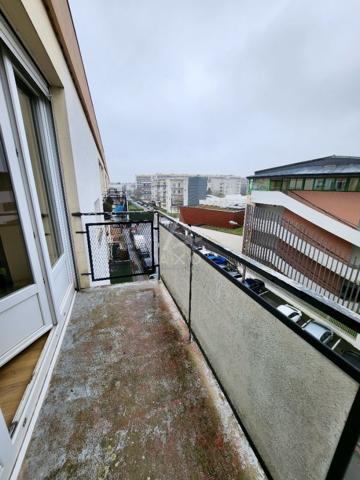 Appartement traversant  Dernier étage  Fort potentiel 