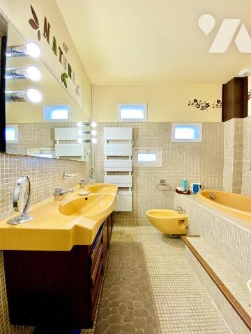 Maison T5, 4 chambres dont une suite parentale, avec garage et jardin attenant