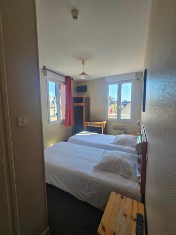 Local Commercial à PONTORSON, 50170 - 14 pièces 228m²