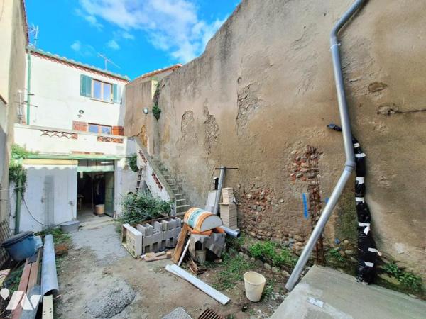 Millas - Maison de village avec garage et grange 