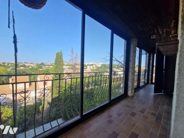 VILLA AVEC VUE DEGAGEE ET DOMINANTE