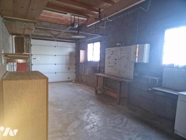 VILLA AVEC VUE DEGAGEE ET DOMINANTE