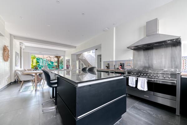 VILLEURBANNE – CHARPENNES | Maison familiale avec jardin, piscine et garage