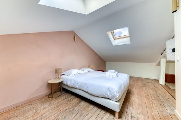 VILLEURBANNE – CHARPENNES | Maison familiale avec jardin, piscine et garage
