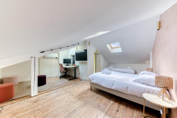 VILLEURBANNE – CHARPENNES | Maison familiale avec jardin, piscine et garage