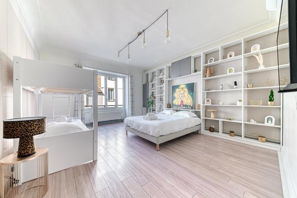 VILLEURBANNE – CHARPENNES | Maison familiale avec jardin, piscine et garage