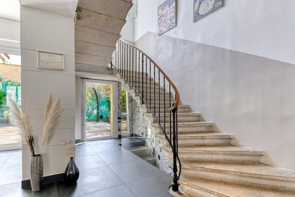VILLEURBANNE – CHARPENNES | Maison familiale avec jardin, piscine et garage