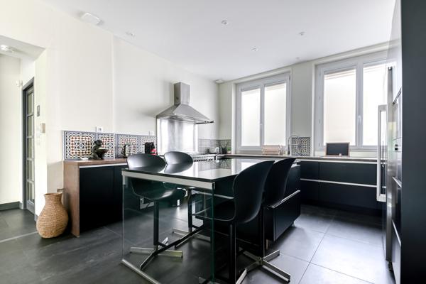 VILLEURBANNE – CHARPENNES | Maison familiale avec jardin, piscine et garage