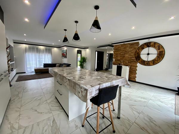 Maison contemporaine proche des commodités