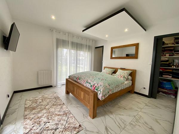 Maison contemporaine proche des commodités