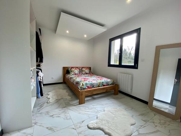 Maison contemporaine proche des commodités