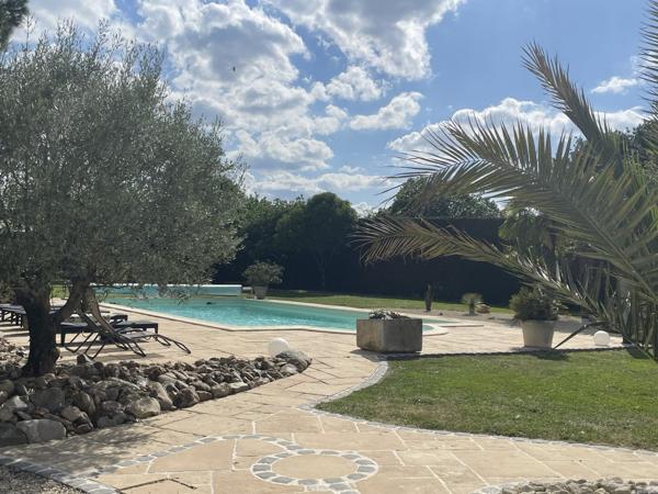 BELLE MAISON POITEVINE RENOVEE AVEC PISCINE