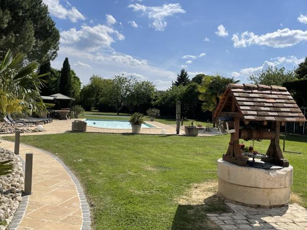 BELLE MAISON POITEVINE RENOVEE AVEC PISCINE