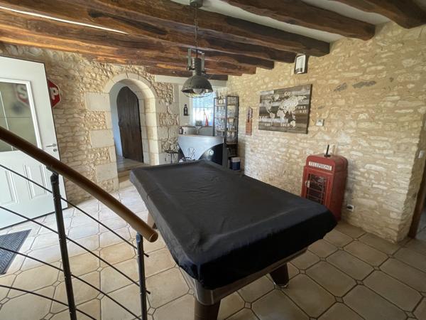 BELLE MAISON POITEVINE RENOVEE AVEC PISCINE