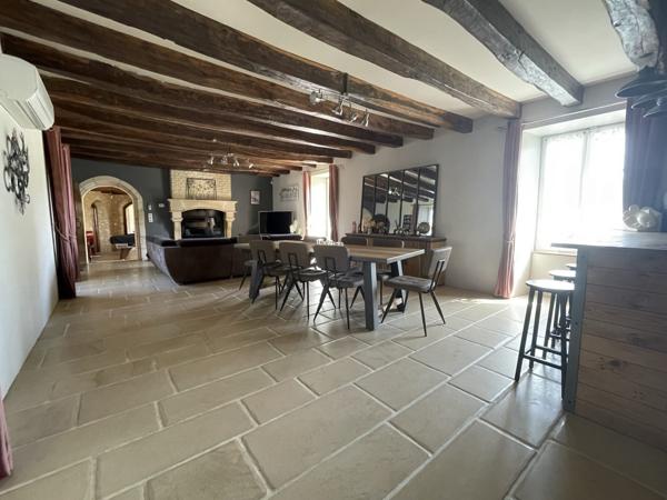 BELLE MAISON POITEVINE RENOVEE AVEC PISCINE