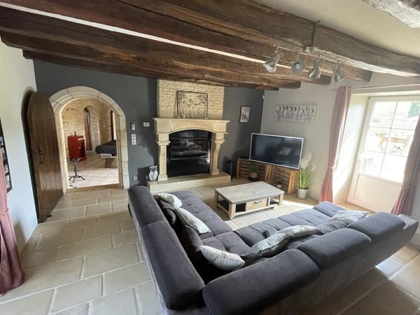 BELLE MAISON POITEVINE RENOVEE AVEC PISCINE