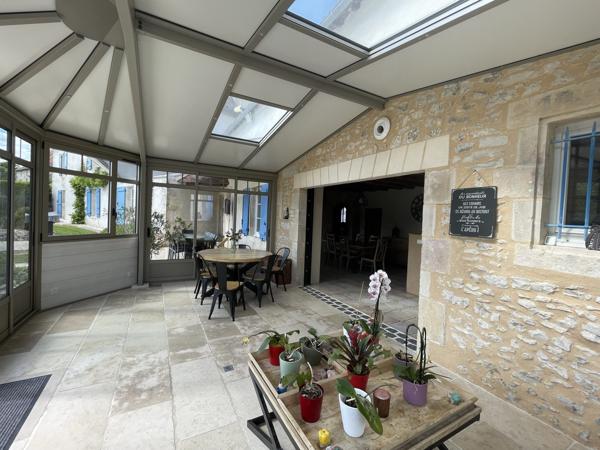 BELLE MAISON POITEVINE RENOVEE AVEC PISCINE