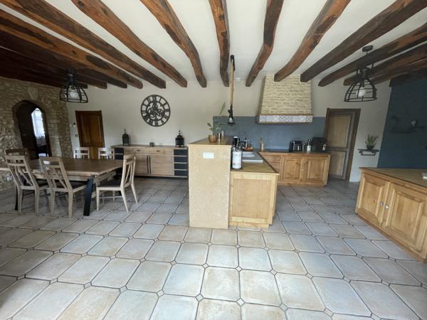 BELLE MAISON POITEVINE RENOVEE AVEC PISCINE