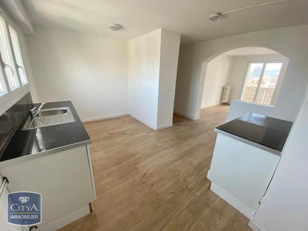 Appartement à louer 3 pièces 69.16m² Toulon (83000)