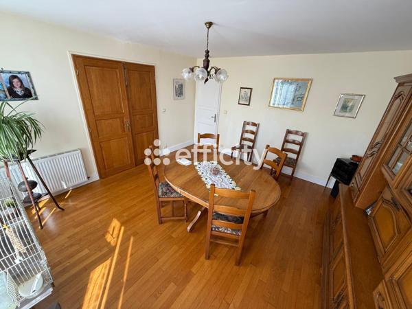 Immeuble 17 pièces - 334 m²