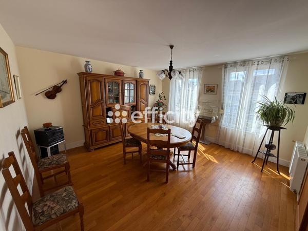 Immeuble 17 pièces - 334 m²