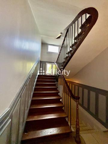 Immeuble 17 pièces - 334 m²