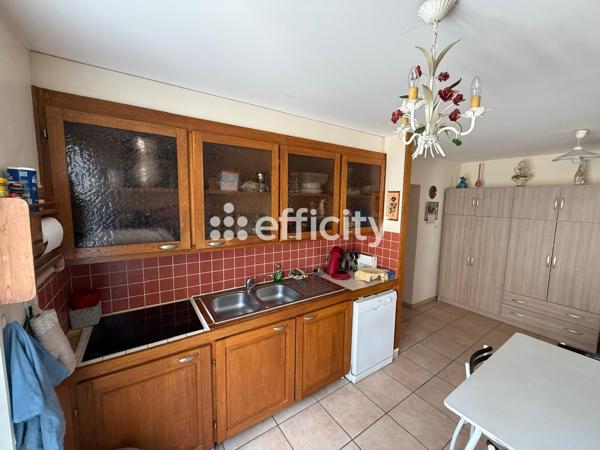 Immeuble 17 pièces - 334 m²