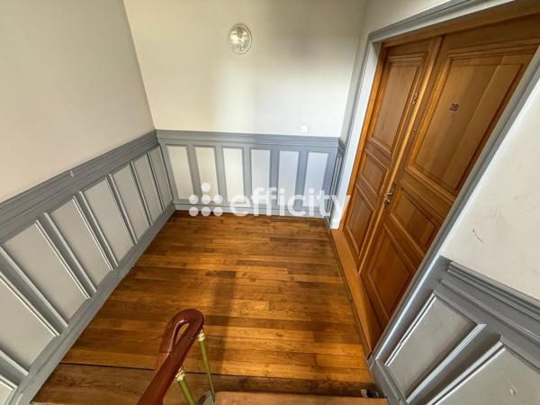 Immeuble 17 pièces - 334 m²