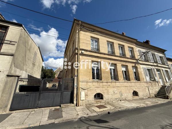 Immeuble 17 pièces - 334 m²